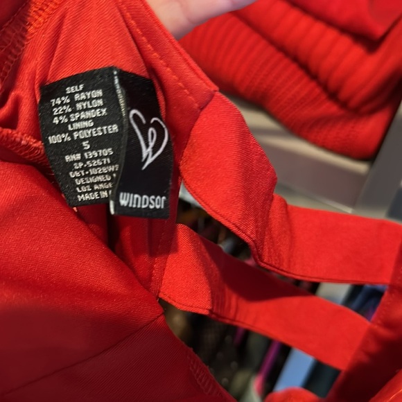 Windsor red padded bust back cut out side zipper closure dress size 5 - Picture 2 of 3